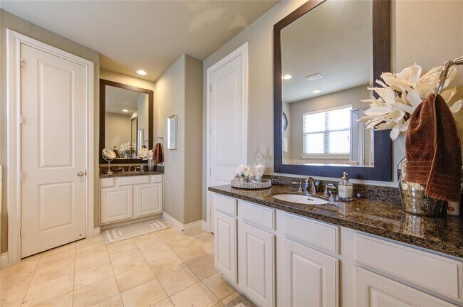 Building Photo - 1110 Sherwood Trail