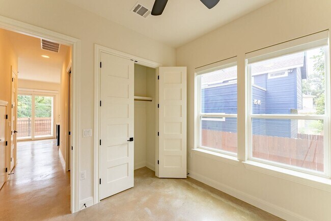 Building Photo - Modern Elegance in Austin: 4BR/3BA Sanctuary with Stylish Design and Inviting Ambiance!