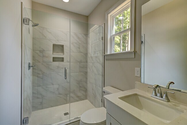 Building Photo - 248 Delview Dr