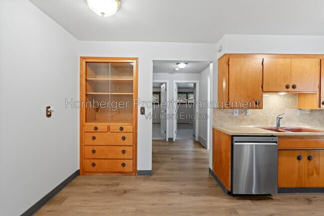 Building Photo - 10714 E Valleyway Ave