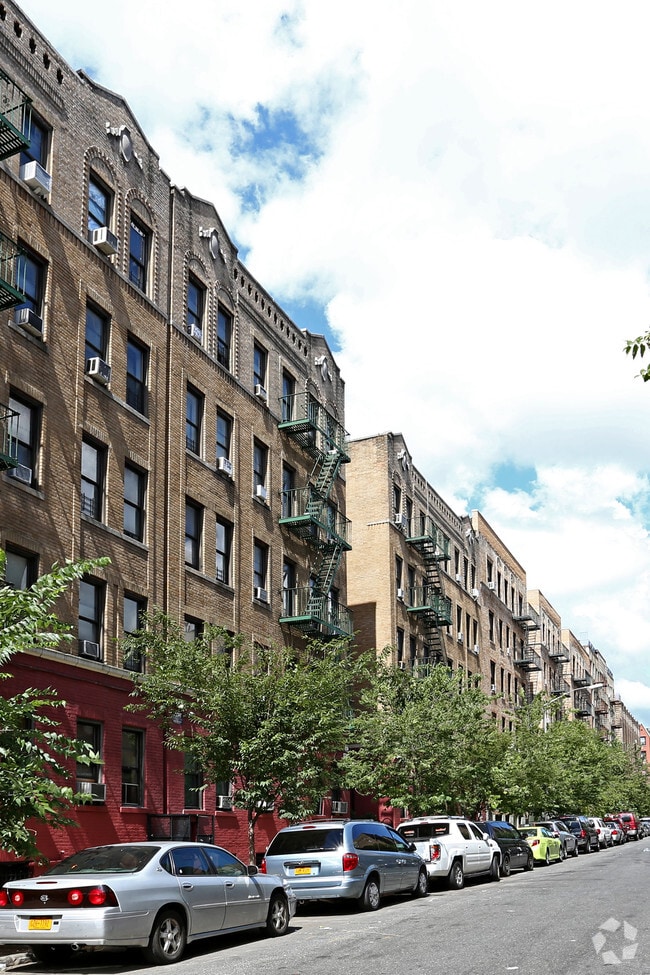 Building Photo - 24 Thayer Street