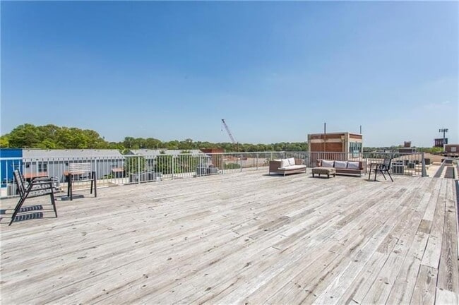 Building Photo - 890 Memorial Dr SE