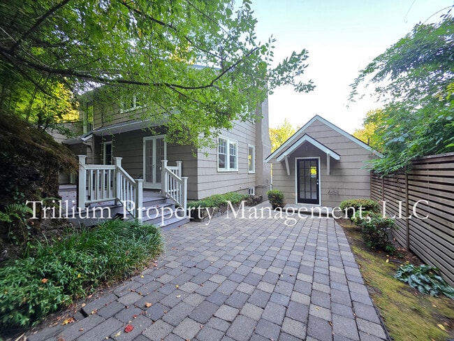 Building Photo - 2665 SW Brae Mar Ct