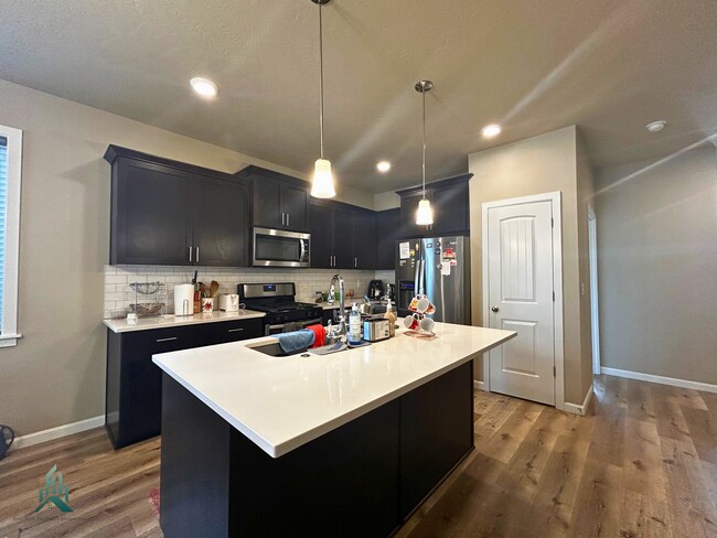Building Photo - Single-family Home for Rent