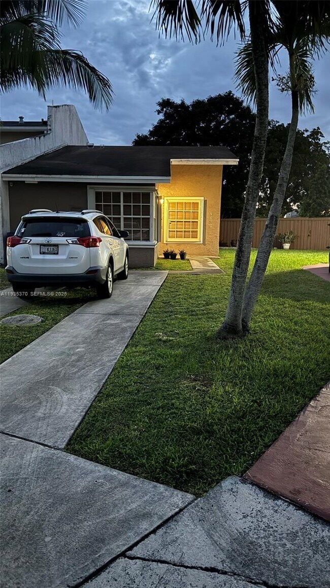 Building Photo - 9636 SW 147th Ct