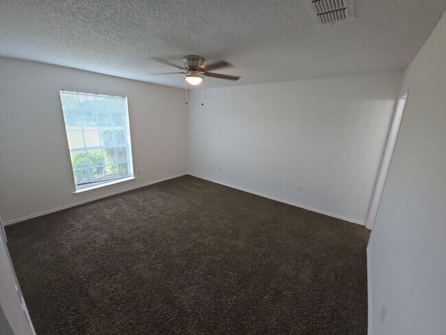 Building Photo - 9561 Lonesome Dove Dr
