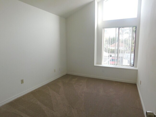 Building Photo - 4821 King Cir