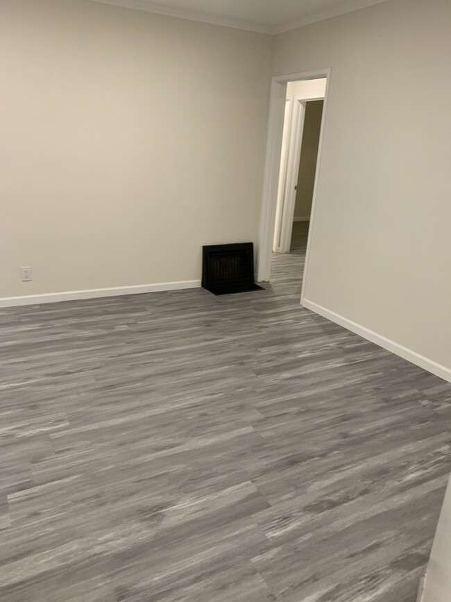 Building Photo - 6402 W 86th Plz