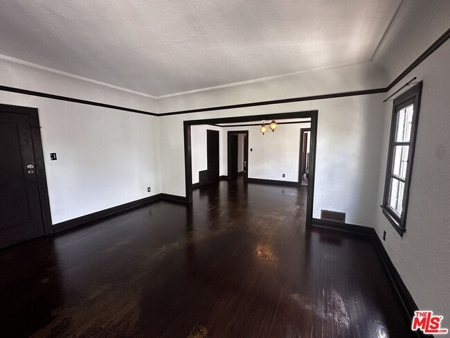 Building Photo - 156 N Kenmore Ave