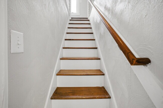 Building Photo - GORGEOUS 4 BED, 2.5 BATH HOME FOR RENT IN NORFOLK!