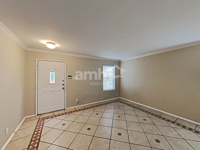 Building Photo - 7915 Maple Leaf