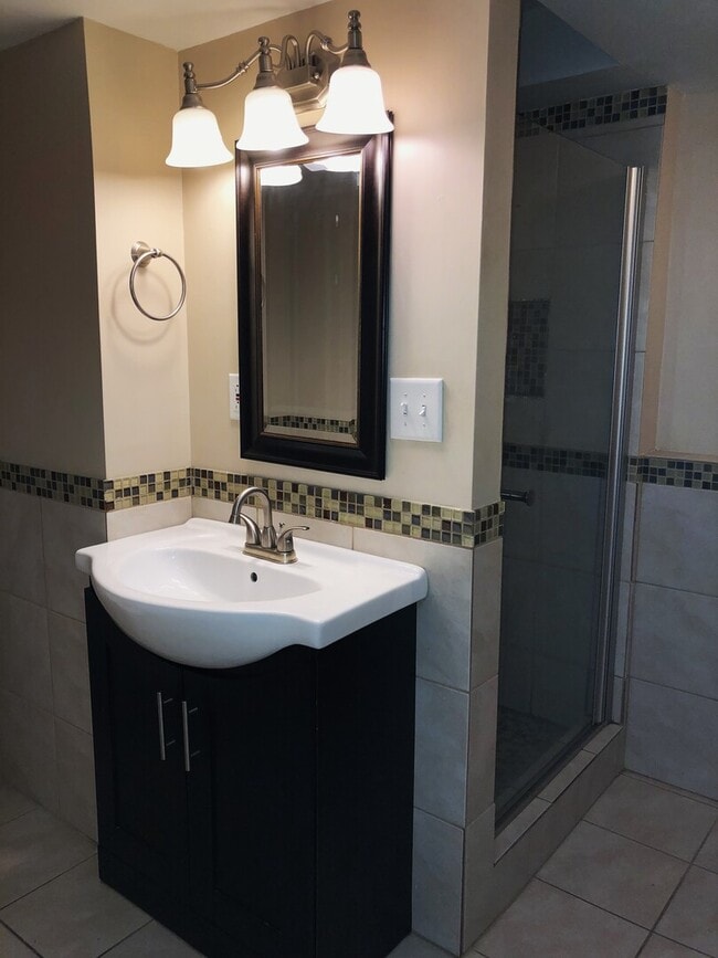 Building Photo - 3890 Windjammer Ln