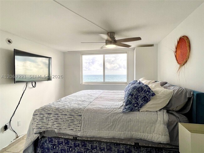 Building Photo - 401 Ocean 318