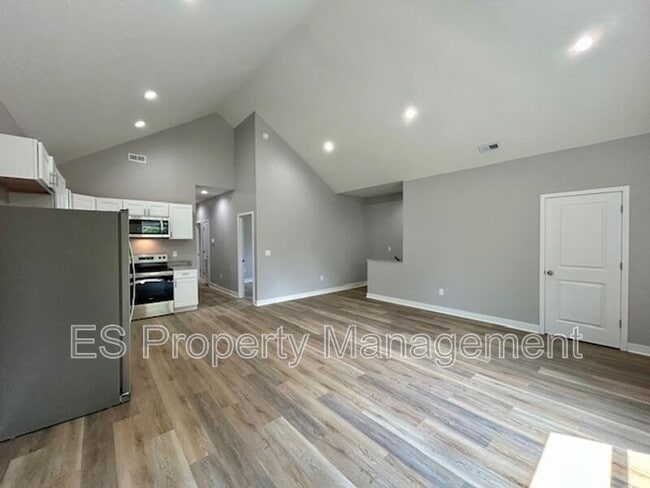 Building Photo - 321 N Kealing Ave