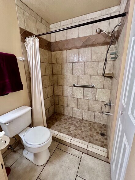 Building Photo - 1929 Summer Club Dr