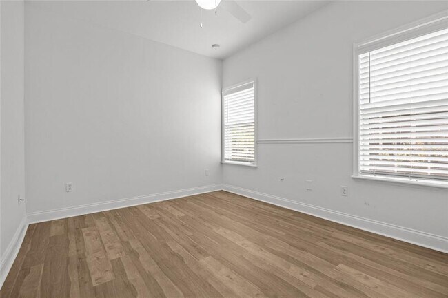 Building Photo - 7485 NW 121st Ave