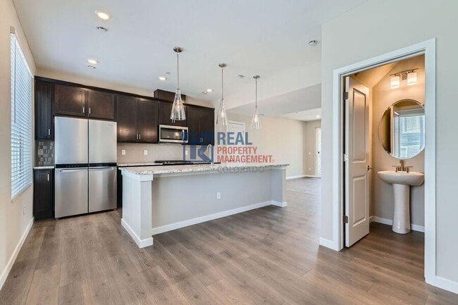 Building Photo - 1759 Peak Lp