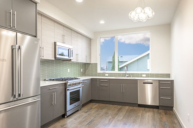 Building Photo - 3bd/2.5ba Seattle Townhome