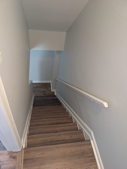 Basement steps - 1109 Holmespun Dr