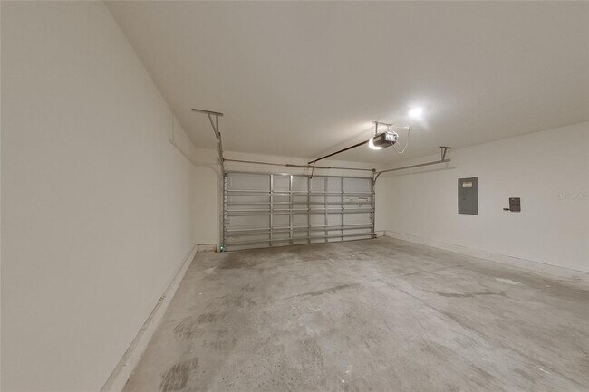 Building Photo - 8624 SW 44th Ct