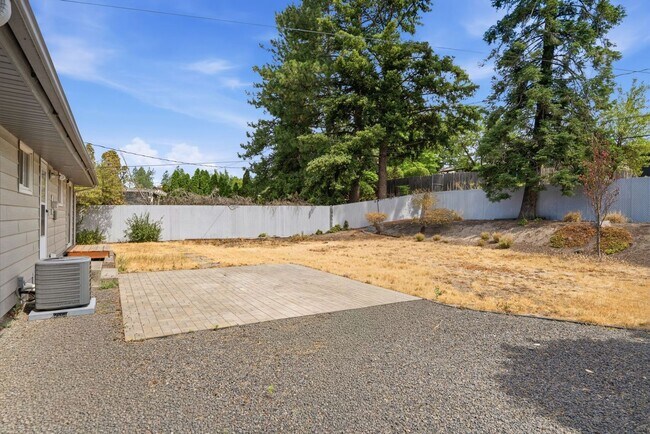 Building Photo - 6520 N Sutherlin St