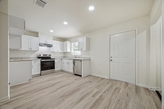 Building Photo - 3105 Babin Dr