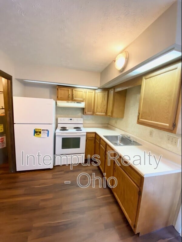 Building Photo - 718 W Light St