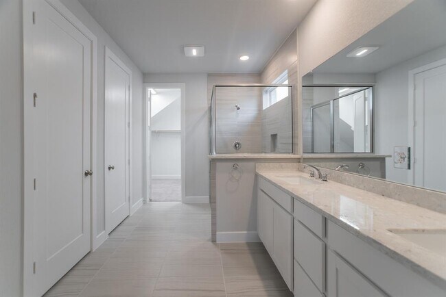 Building Photo - 155 Renodes Garden Ln