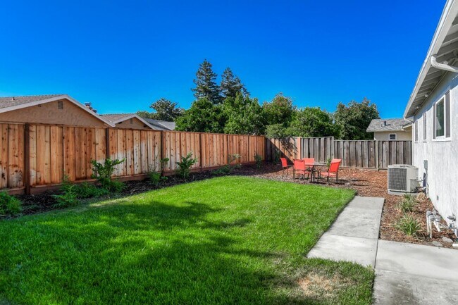 Building Photo - 546 Woodstock Way