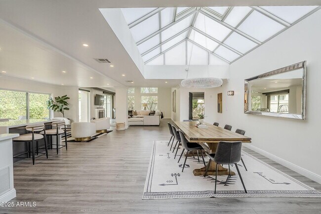 Building Photo - 7322 E Sierra Vista Dr