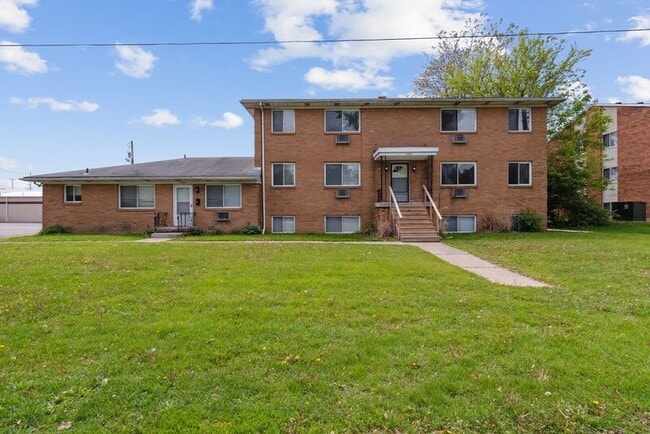 Primary Photo - 1733 Christian Ave