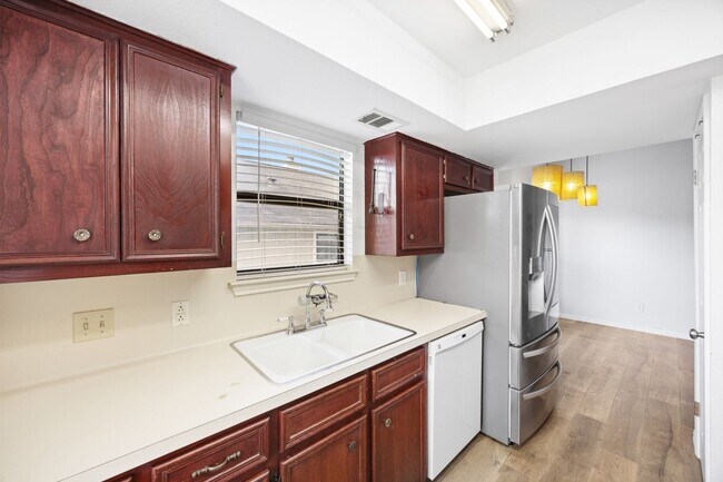 Building Photo - 2209 Stirrup Dr