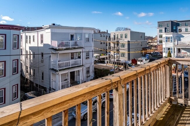 Building Photo - 15 Groom St