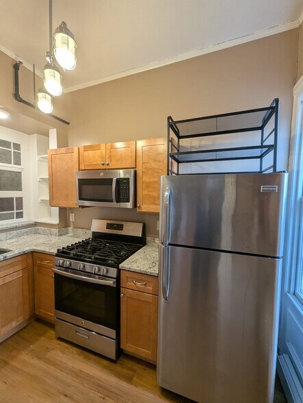 Building Photo - 178 Bowen St