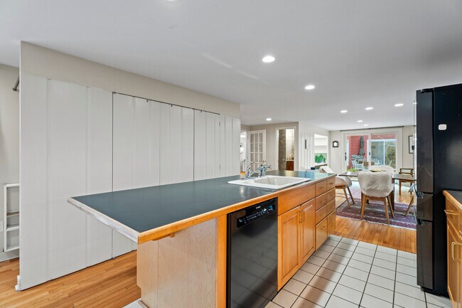 Building Photo - 133 Blake Rd
