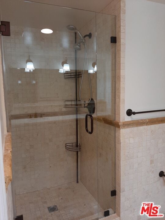 Building Photo - 10390 La Grange Ave