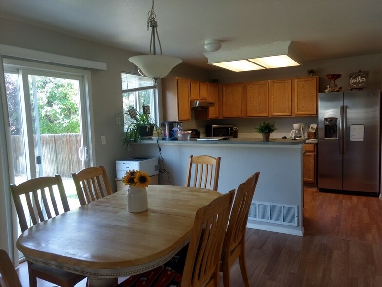 Building Photo - 6511 Stagecoach Ave