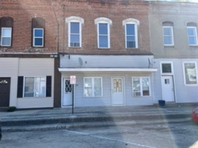 Building Photo - 108 Main St