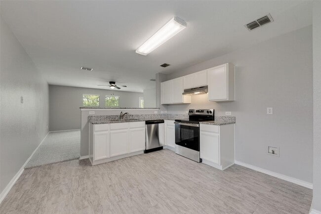 Building Photo - 613 Preston Dr