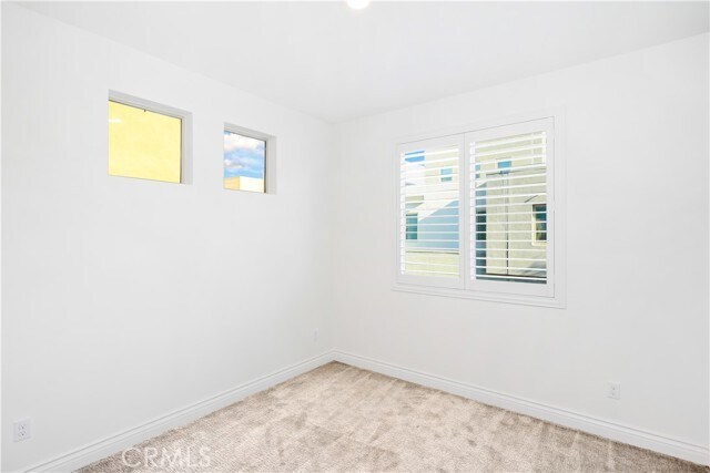 Building Photo - 148 Spectacle