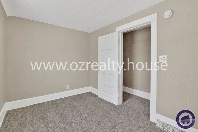 Building Photo - 225 E Weber St