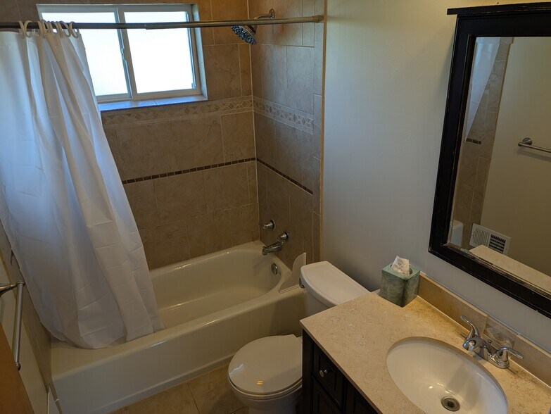 Building Photo - 2909 Abigail Dr