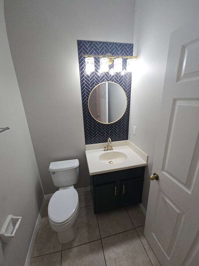 Building Photo - Modern 3 Bedroom 2.5 Bath in Gibsonton (**...