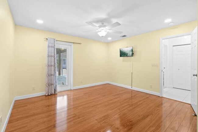 Building Photo - 244 Greymon Dr