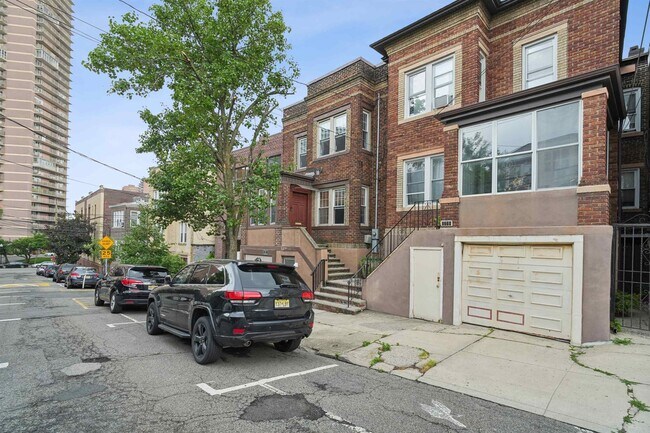 Primary Photo - 6101 Highland Pl