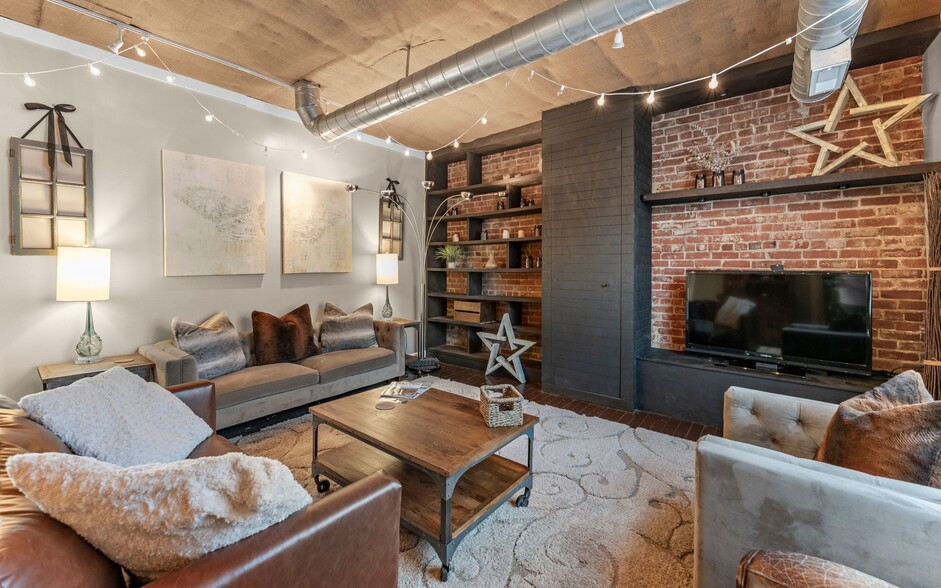 Building Photo - 3915 Saint Elmo Ave