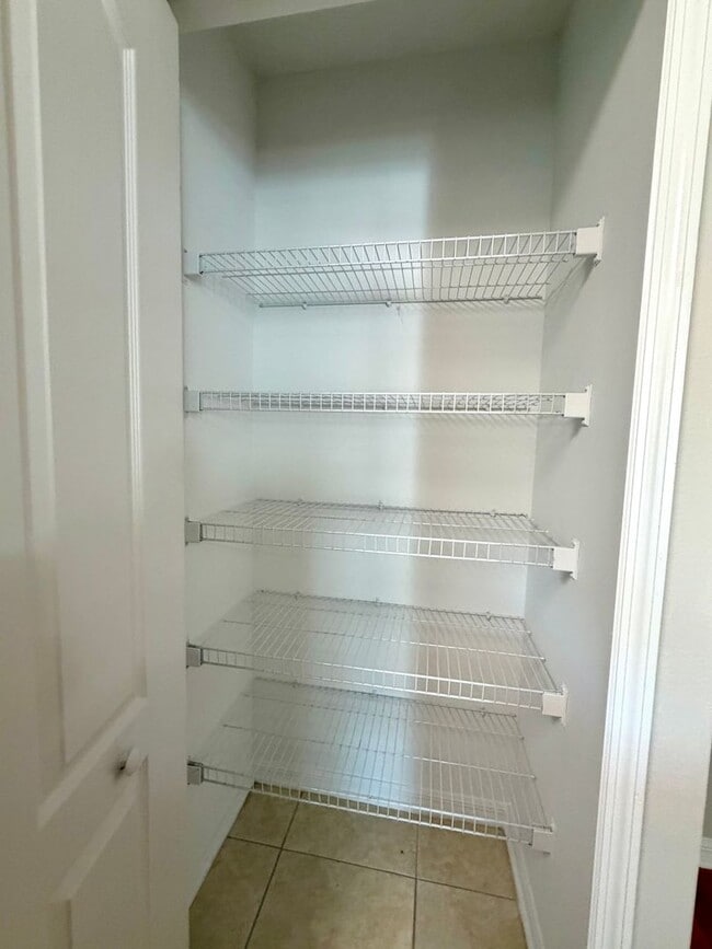 Building Photo - 3 Bedroom 2.5 Bathroom in Ashburn Square