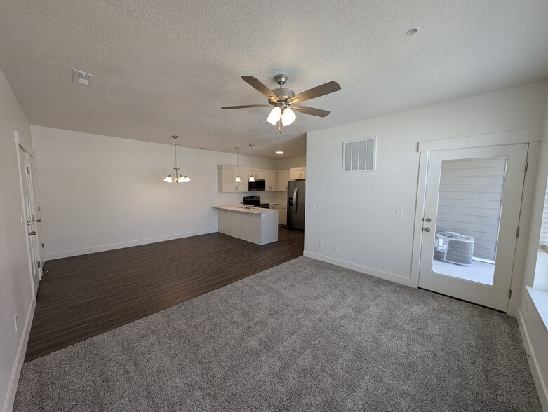 Building Photo - 3993 W Big Horn Dr