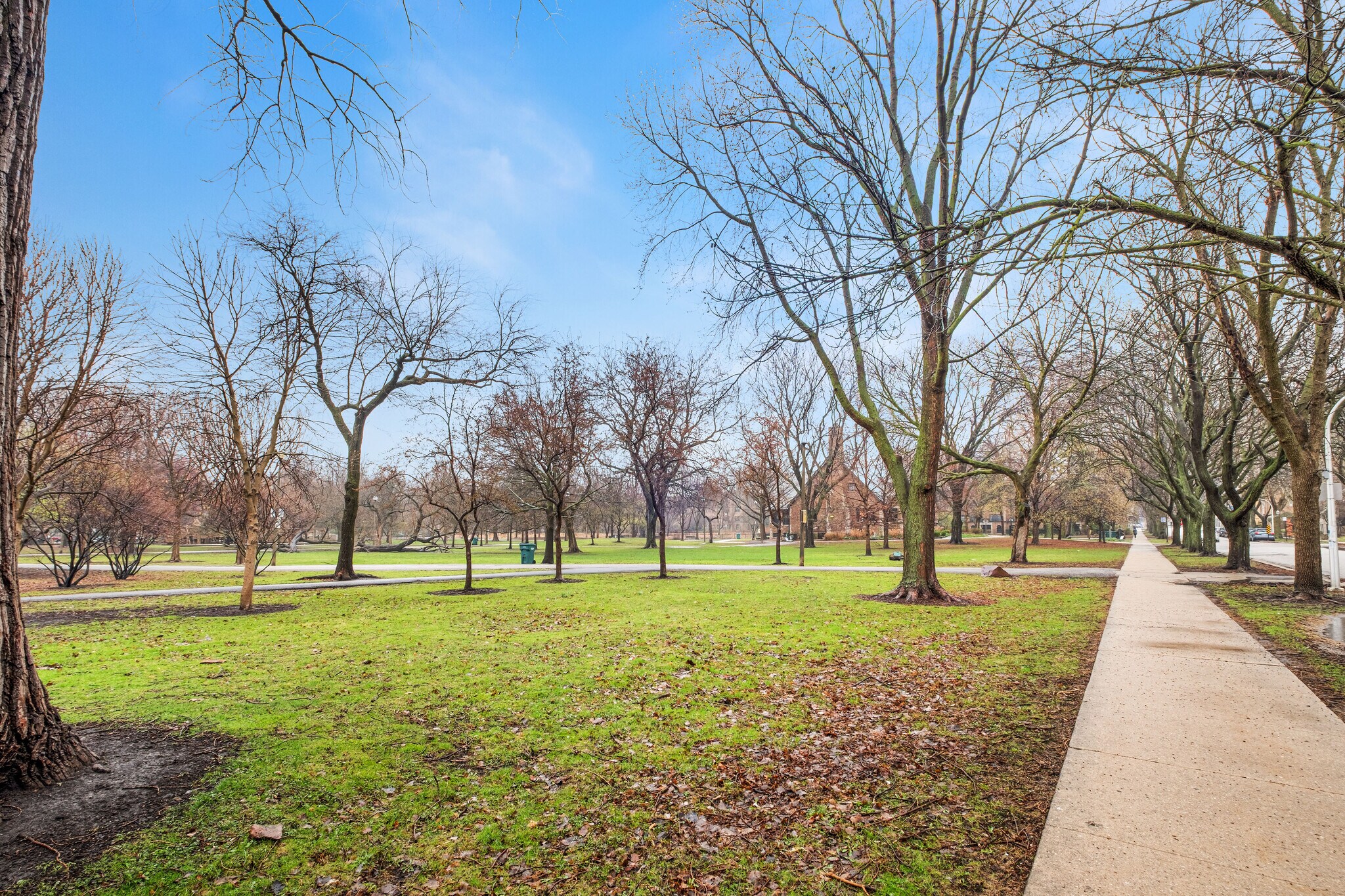 Building Photo - 2531 W Lunt Ave