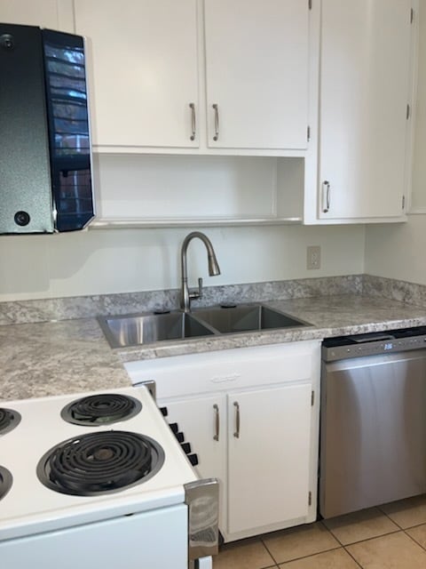 Building Photo - Updated Condo